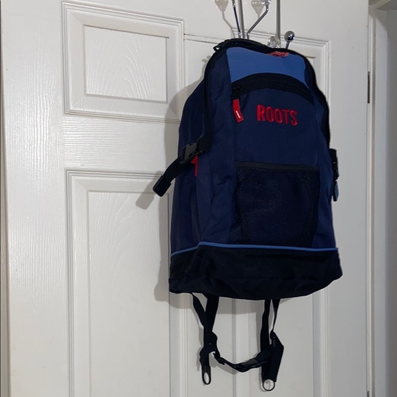 Roots Backpack - New - Picture 2 of 10
